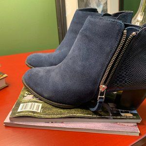 Blue designed ankle boots